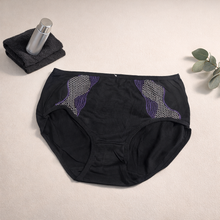 Load image into Gallery viewer, Pearls Design Type Soft Underwear