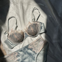 Load image into Gallery viewer, French Style Net Elegant Non Padded Bra Set
