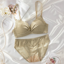 Load image into Gallery viewer, Very Soft &amp; Smooth Lace Design Bra Set

