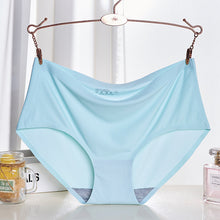 Load image into Gallery viewer, Seamless Plain Very Soft Underwear
