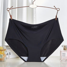Load image into Gallery viewer, Seamless Plain Very Soft Underwear
